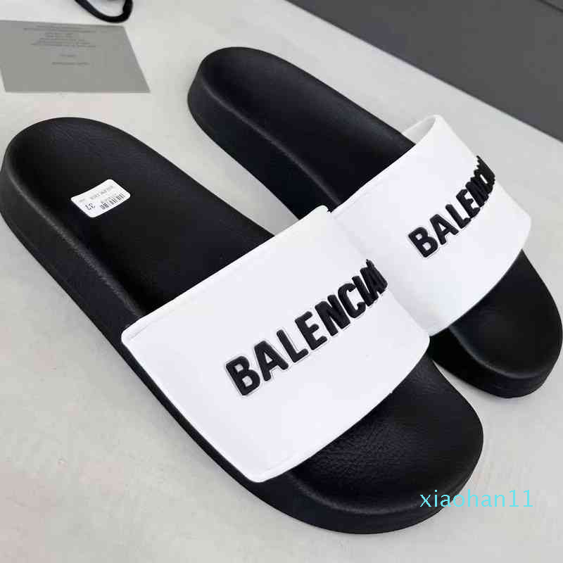

Balencigas Home b Paris 2022 New Slippers Summer Anti Slip Sandals Men and Women Lovers Thick Bottomed Versatile Beach Shoes, Black characters on red background