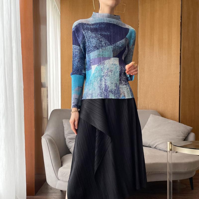 

Women's T-Shirt Spring Women's Inner Tops Miyak Folds Fashion Plus Size Slim Fit Round Neck Long Sleeve Printed Turtleneck T-ShirtWomen', Red