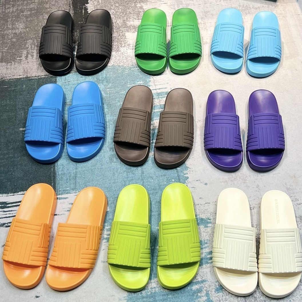 

2022 Summer Rubber candy women striped bread slippers wear non-slip flat beach shoes Fashion platform height white Green black Diamond round toe sandals, Pink