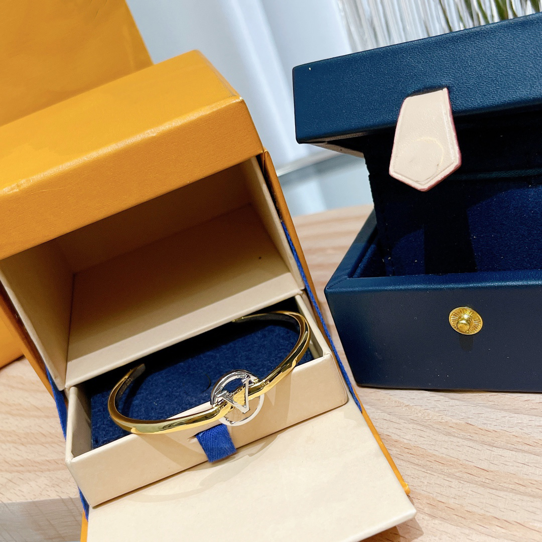 

Designer luxury earrings and bracelets hats, No:1