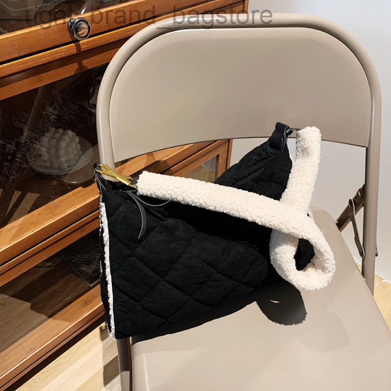 

Lambswool Handle Handbags Winter Plush Hobo Bag Women Shoulder Bag Lingge Quilted Crossbody Bags for Women 2022 Underarm Bags W220813, Coffee