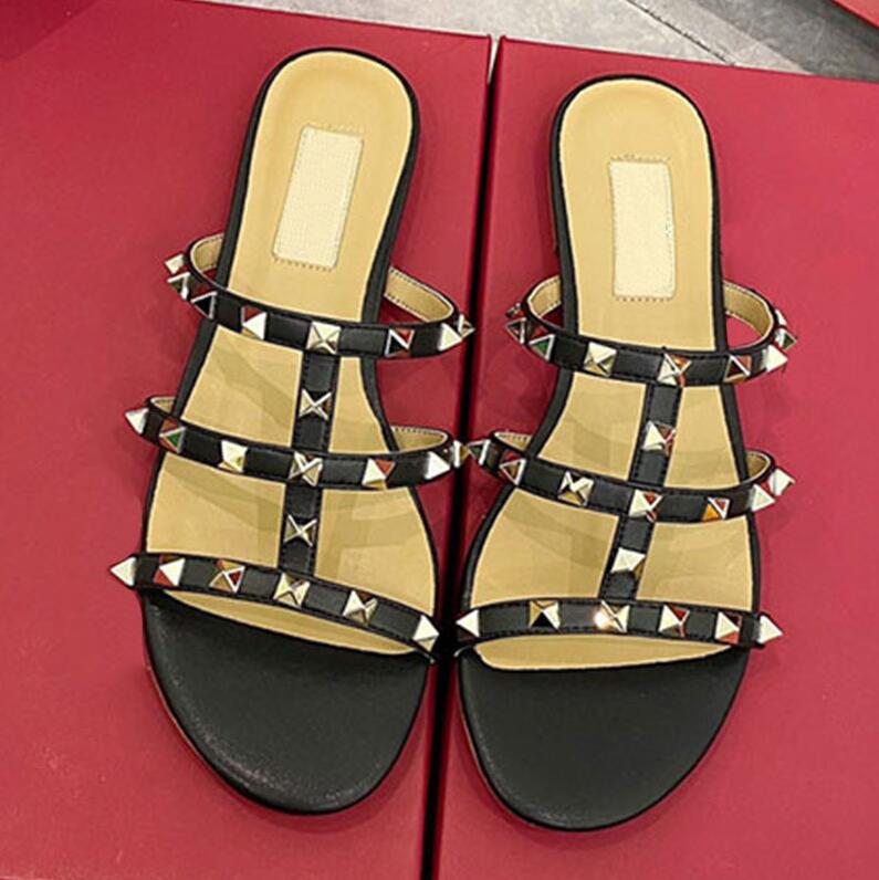 

2022 new slippers female rivet sandals female outer wear flat open toe flat shoes fashionable female