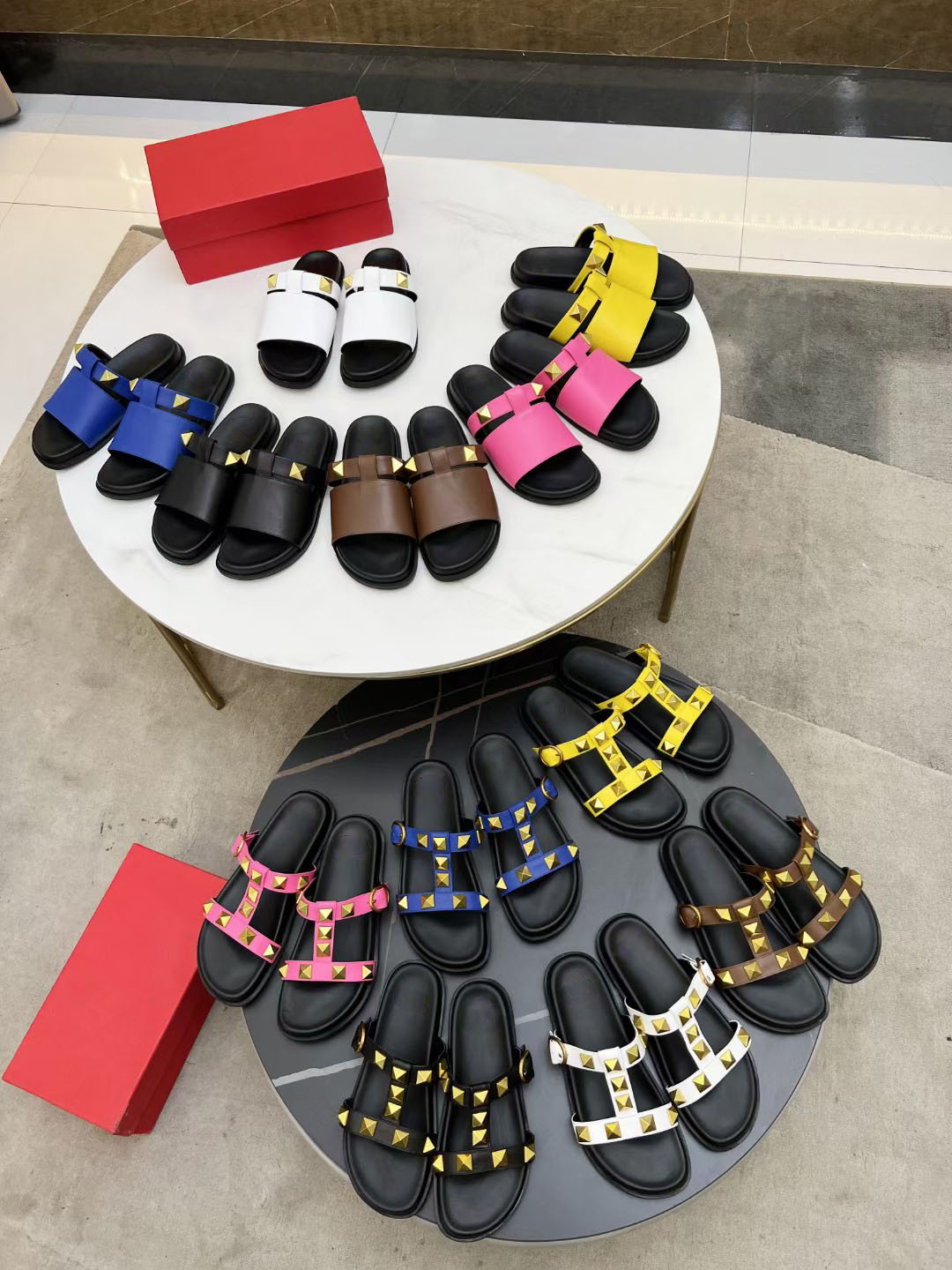 

2022 Women Slipper Roman Stud Flat Calfskin Slide Sandal Indoor Slippers Designer Summer Luxury Fashion Beach Flat Flip Flops Shoes