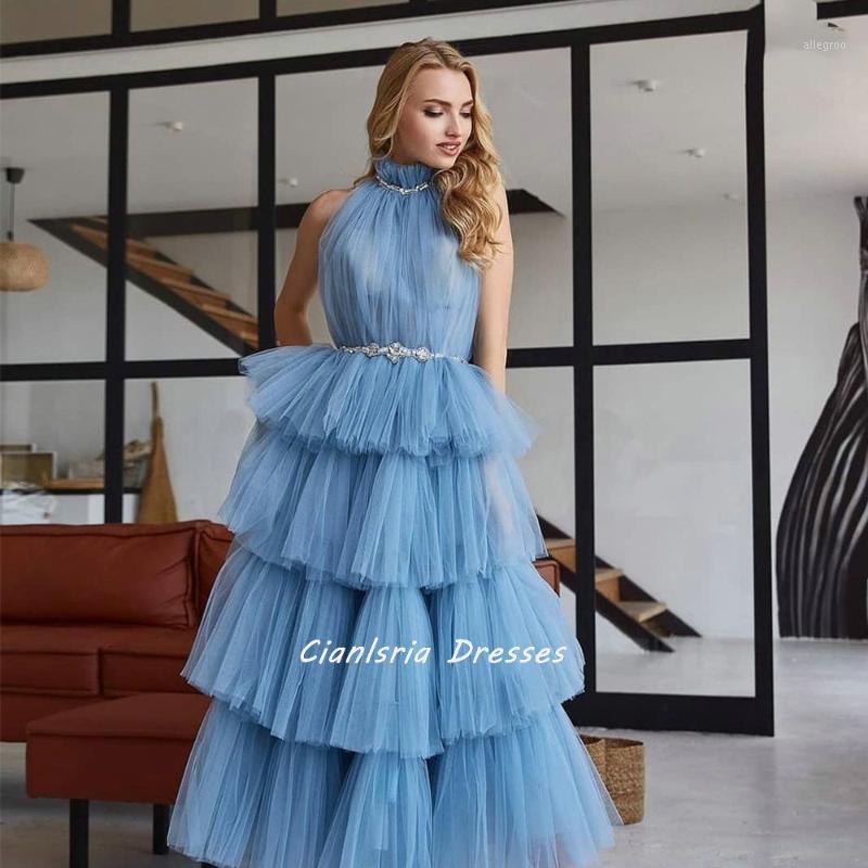 Robes de soirée Charmante licou dos ouvert cheville longueur robe de retour avec des ceintures en cristal sans manches jupe à plusieurs niveaux r