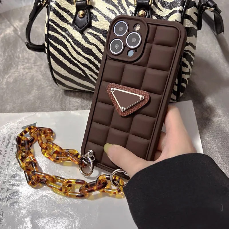 

Designers iPhone case chocolate tortoise shell carrying chain 14pro max / 12 13 11 mobile phone cases full package X xsmax men and women, Dark brown