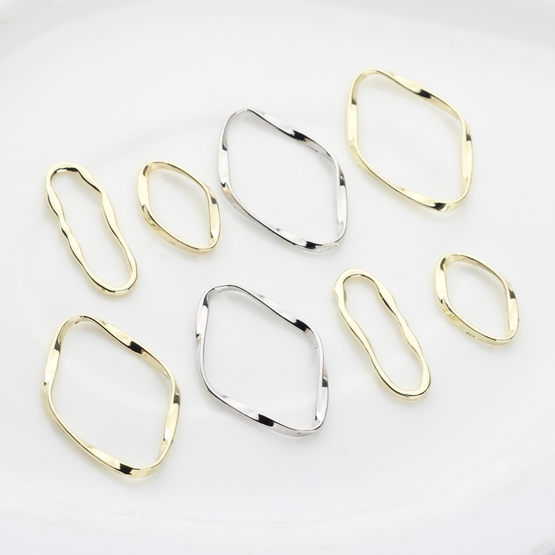 

10pcs lot Zinc Alloy Golden Oval geometry Charms Circle Twisted Connector For DIY Fashion Pendant Jewelry Making Accessories 220716