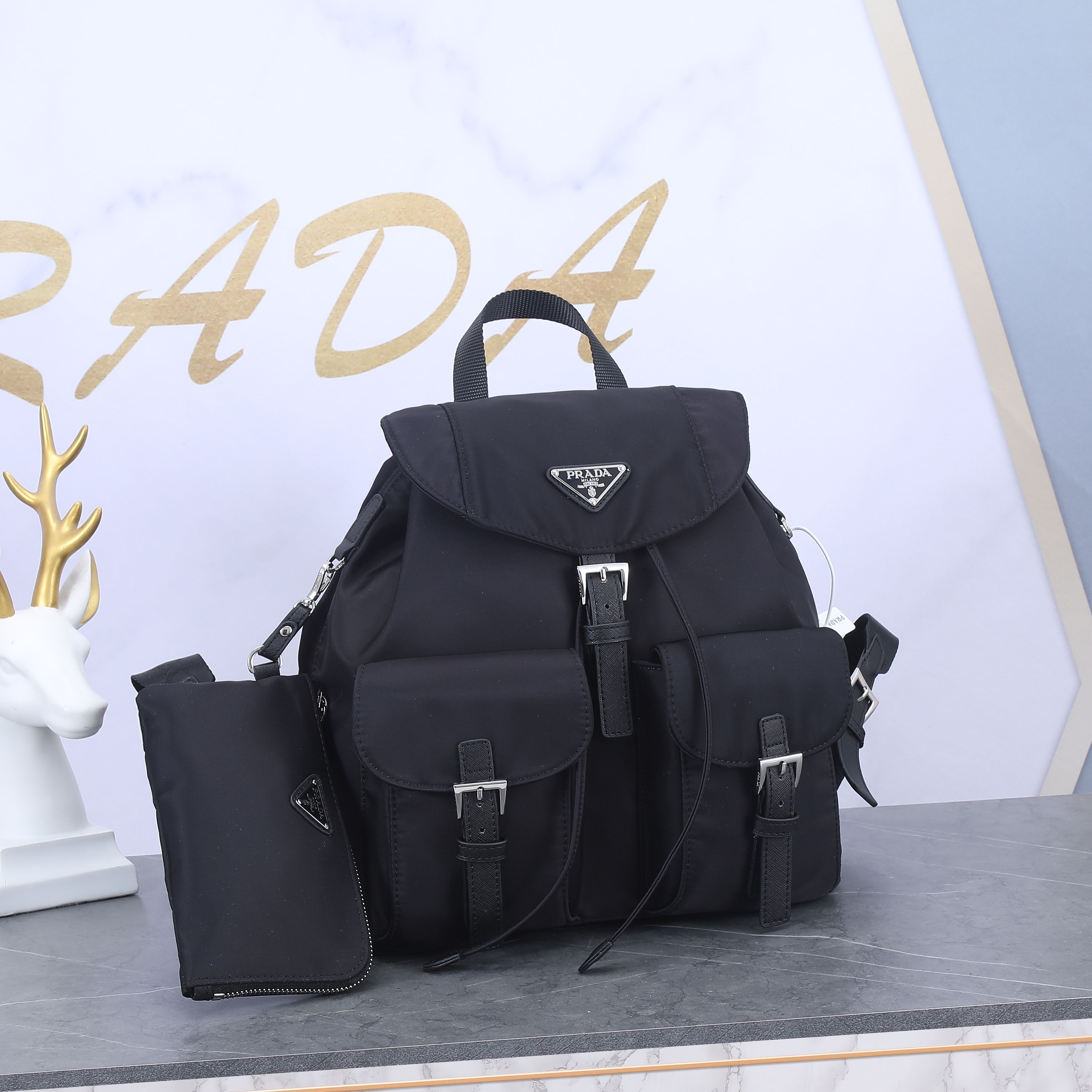 Backpack de créateur en nylon en nylon Classic P pour hommes ou femmes Sac à école Taille 32 * 30 * Sac de voyage portable 15cm BZ811 BZ811
