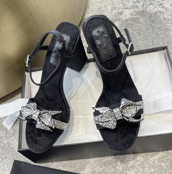 

2022 luxury Bowknot diamond thick heel sandals Ladies cool summer new rhinestone Bowtie high heels women's clip-on crystal High-heeled sandals, 8.5cm black