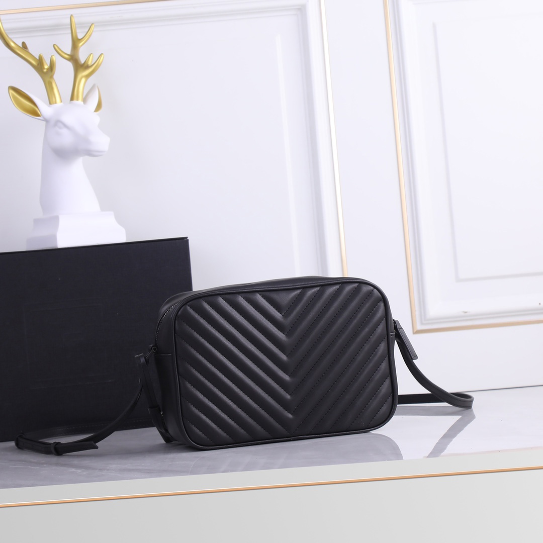 

Fashion women Luxurys Crossbody bag famous classical designer Messenger lady Cross Body Bags Handbag female Tote Satchel Purse black gold silver chain PU Leather, Golden logo