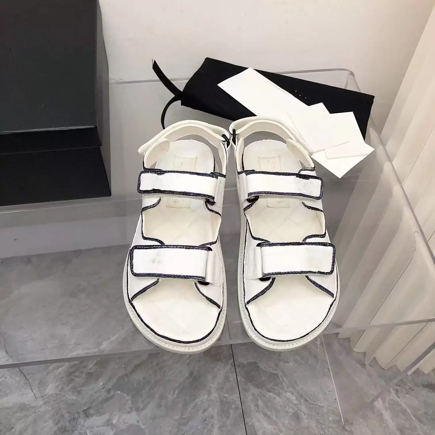 

2022 White Black Leather Mules Slides Strap Flats Printed Dad Sandals Hook and loop beach shoes imported sheepskin lining size 35-42 with box and dust bag, Clear