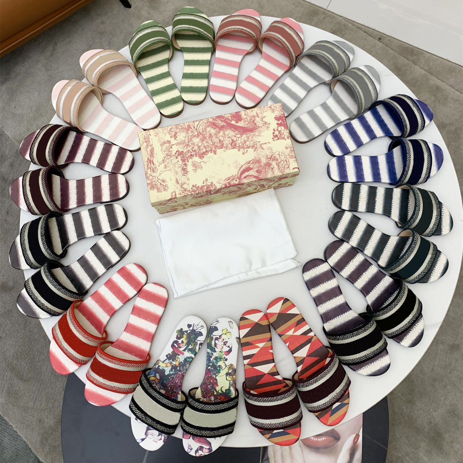 

Paris Embroidered Dazzle dway slipper women ladies scuffs summer beach striped causal flip flops flat Slide Slippers sandals Cotton Designers Fluffy fur Slides