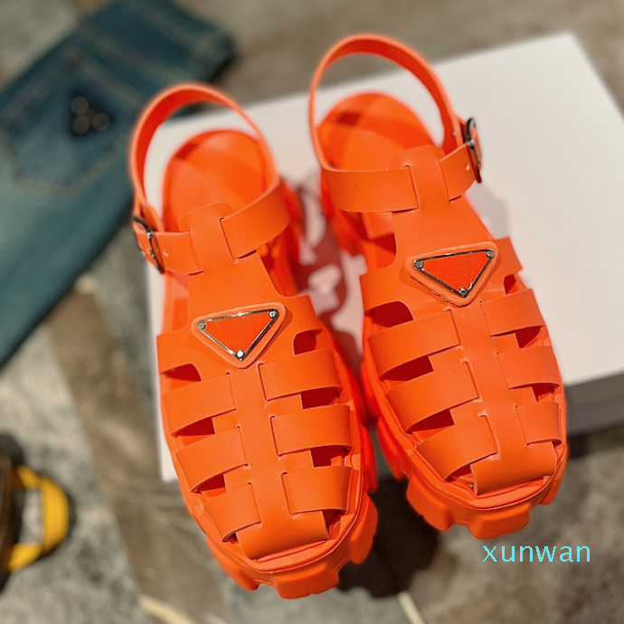 

2022-New foam rubber thick soled gear sandals Triangle logo hollow ladies casual heightening buckle roman outdoor beach sandal