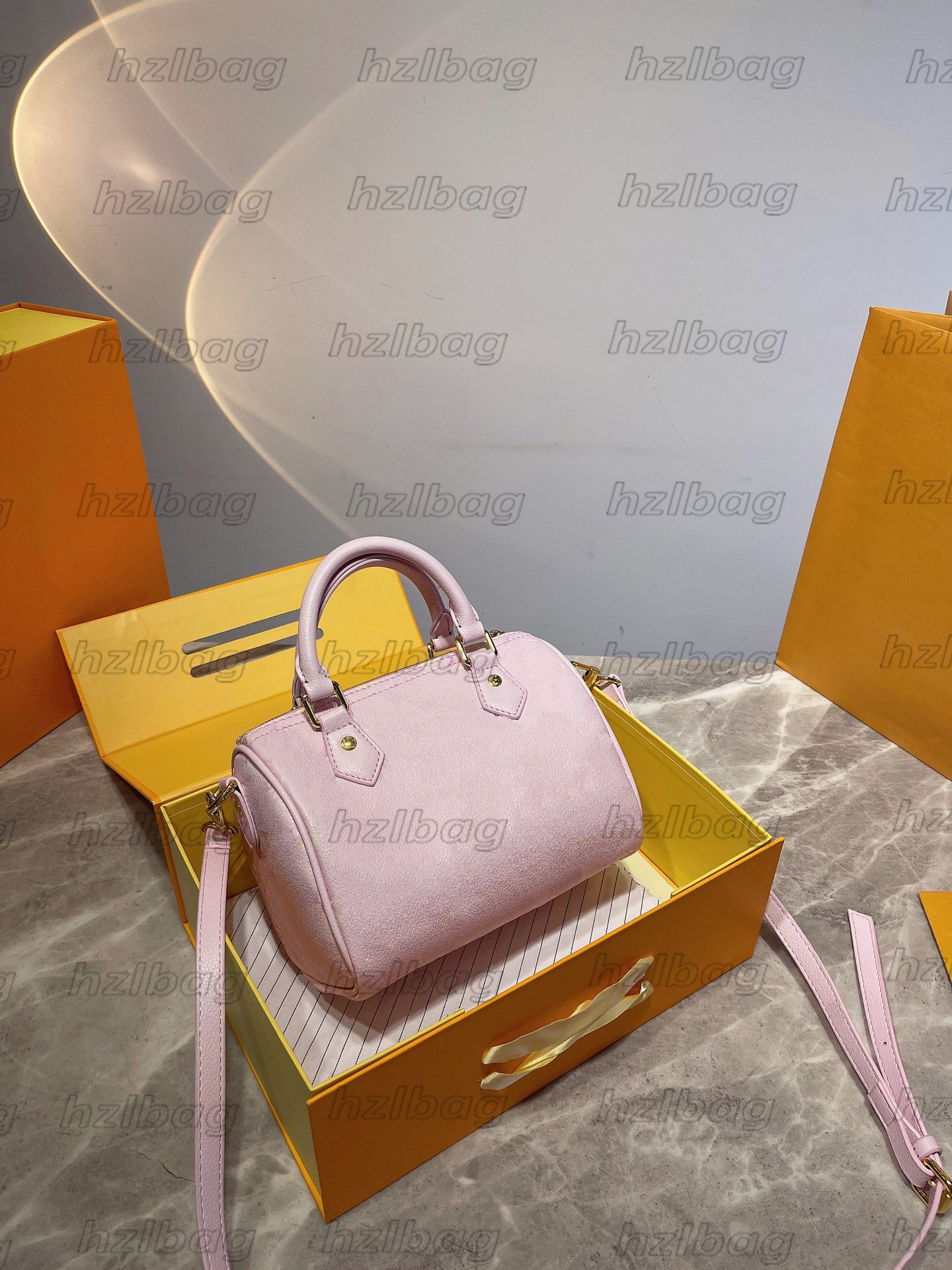 

Summer Stardust Speedy 20 Pillow Bag 2022ss Designer Luxury Shoulder Bag 20cm Cross Body With Lock chain-and-leather strap key bell, Color 04