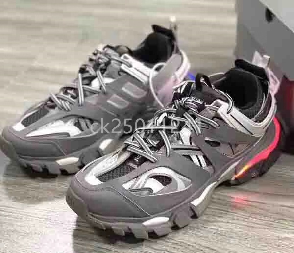 

Paris antiques Triple S 3.0 Upgraded sports shoes track LED lights come in 11 colors Luxury women's shoes men's shoes White black grey36/45