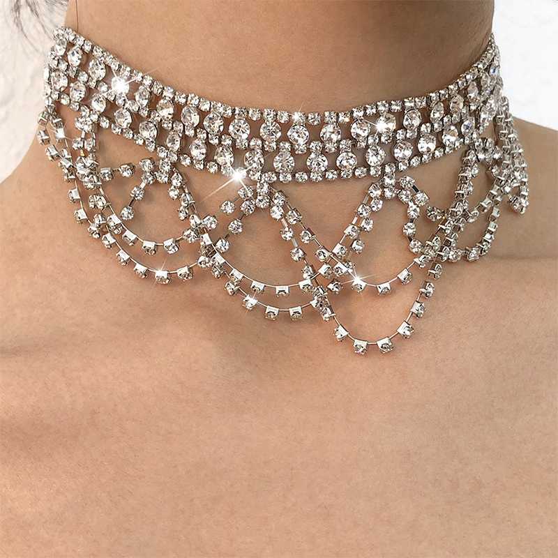 

Chains Stonefans Rhinestone Necklace Mesh Shape Short Choker Charm Neck Jewelry For Women Bling Crystal Hollow Tassel PartyChains