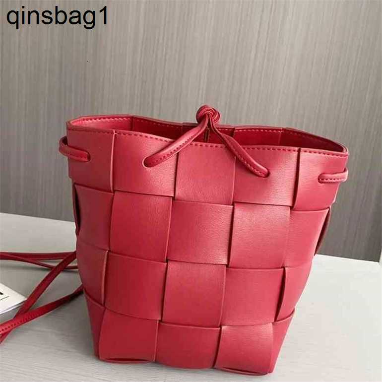 Venetas Handbag Bottegas Five color head leather woven bucket Single Shoulder Messenger Bag Fashion Leather Women's bagD