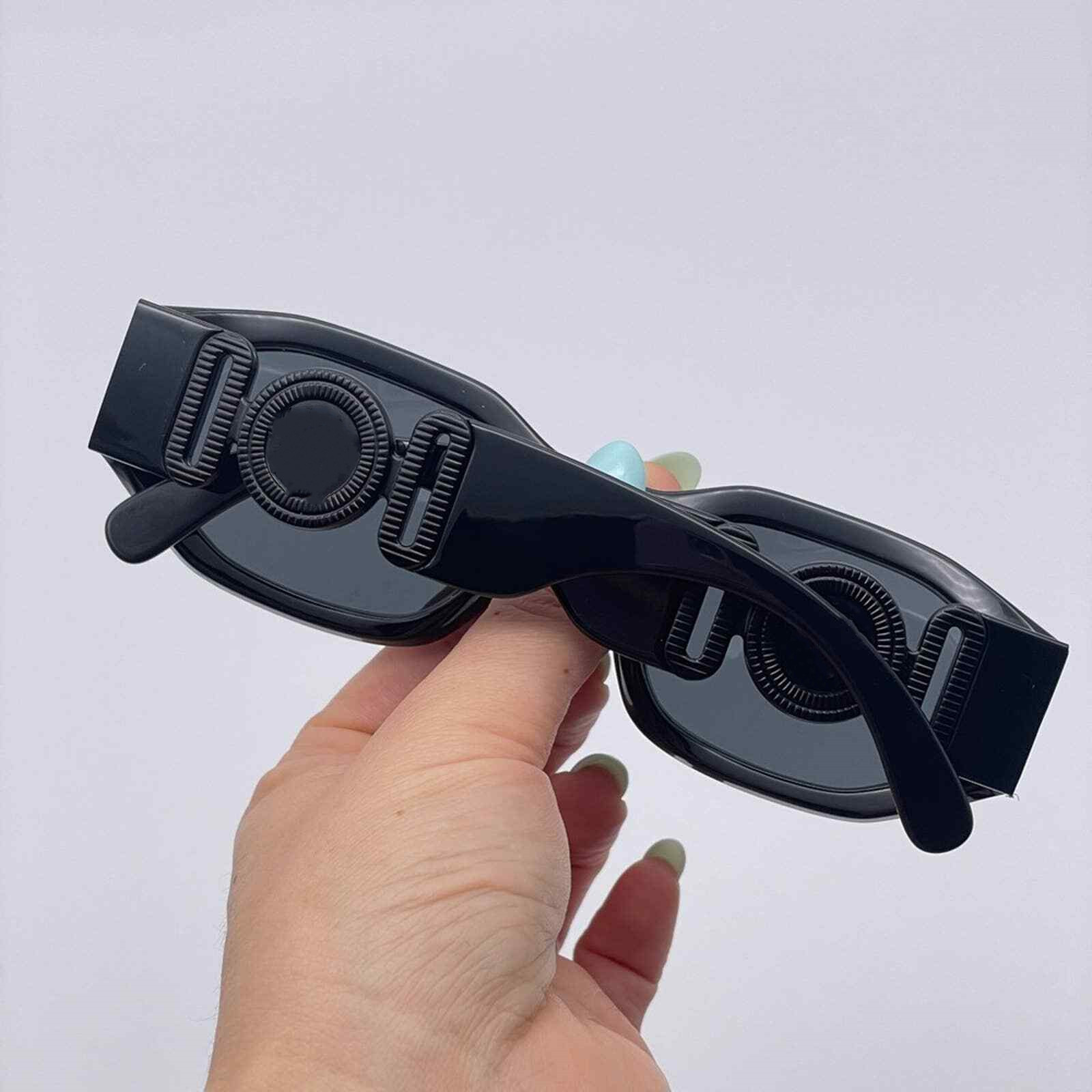 

HOT Sunglasses For Men and Women Summer style Unisex Sun glasses Anti-Ultraviolet Retro Shield lens Plate Full frame fashion Eyeglasses free Come With Package 53mm