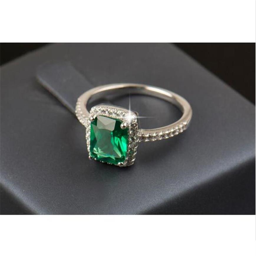 

New cosmetic emerald ring 3ct Real 925 Silver Ring SWA Element Diamond Emerald Gemstone Rings For Women Whole Wedding Engageme180s