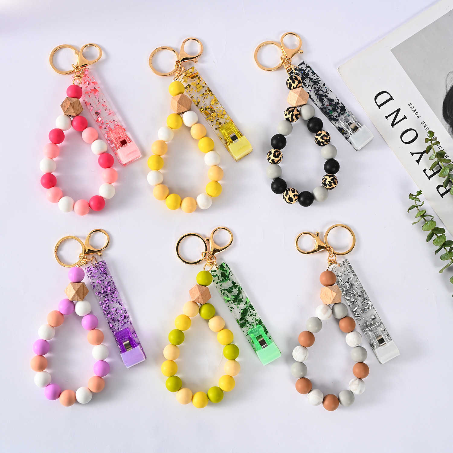 

Cute Credit Card Puller Wooden Bracelet Key Rings Acrylic Debit Bank Card Grabber for Long Nail Atm Keychain Cards Clip Nails tools