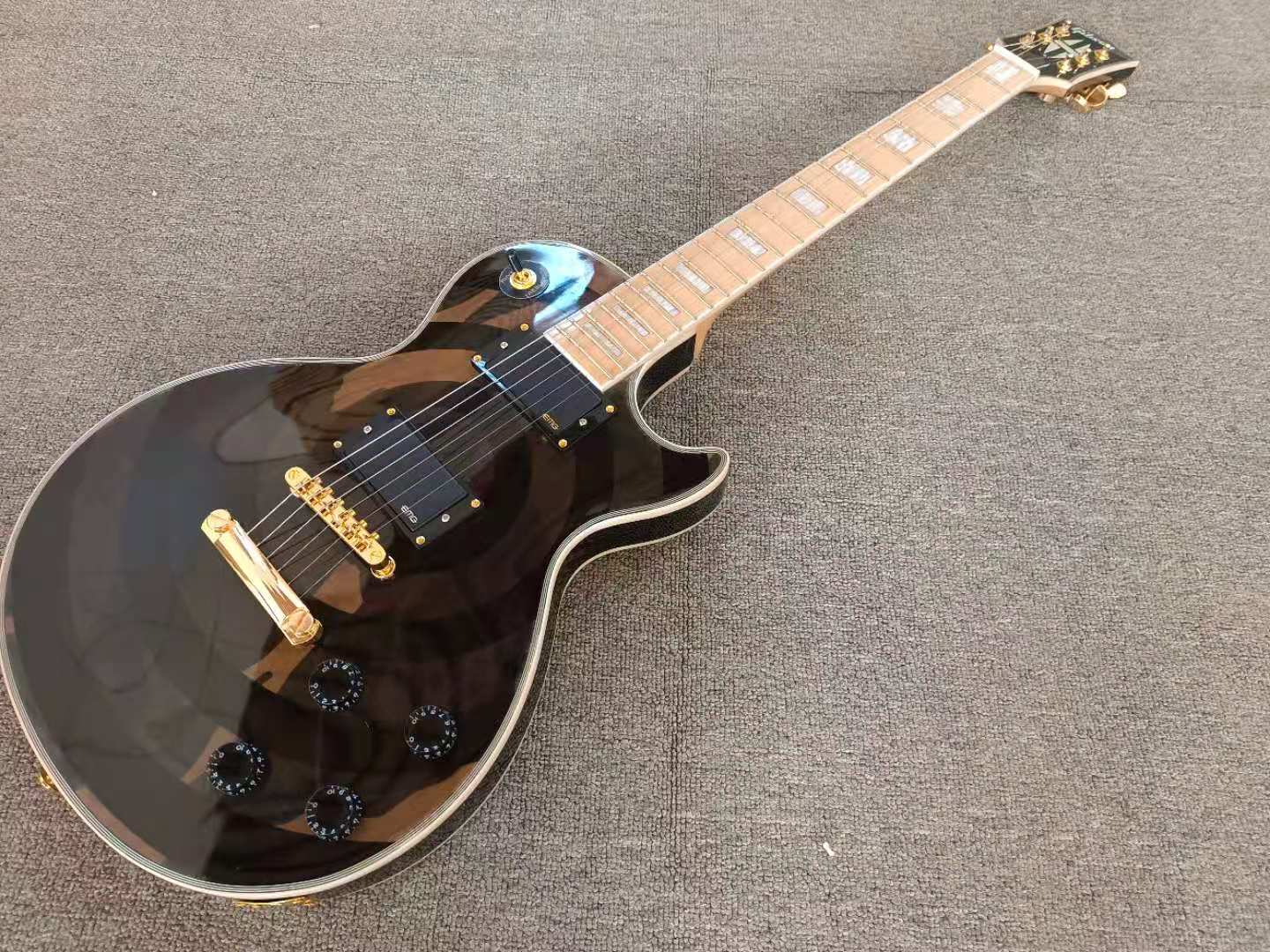 2021 Guitar factories in China sell like hot cakes wholesale Electric guitar Silver Ring Black EMG pickup free delivery