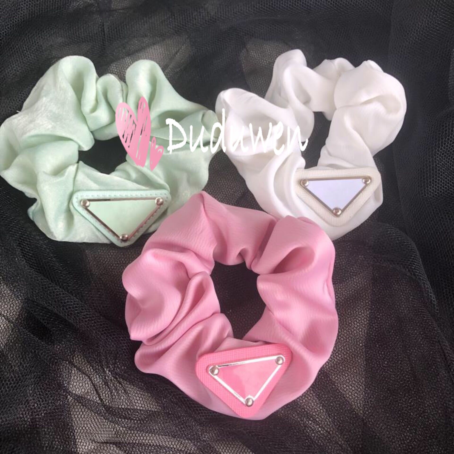 Accessoires de mode en caoutchouc de conception classique marque de triangle P avec lettre bandes de cheveux en soie colorées cadeau de fête de c