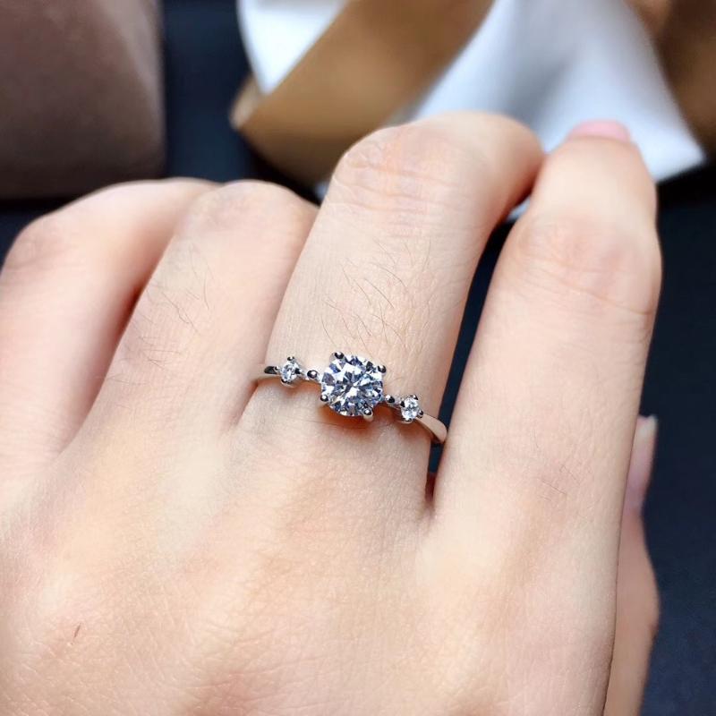 

Cluster Rings Moissanite Ring Color D VVS1 GRA Certificate Black Card 925silver Simple Ladies Resizable LadiesCluster