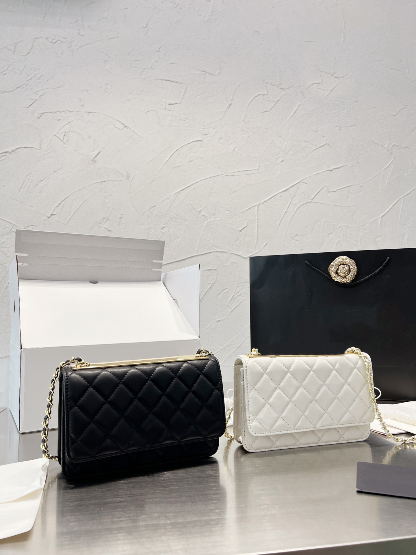 

TZ Ladies bags Classic Lambskin 19 Trendy Woc Fortune Bags Gold Metal Chain Shoulder Crossbody Bag Top Letter Metal Tab Black/White Check Flap Square Bag 20CM, Shipping