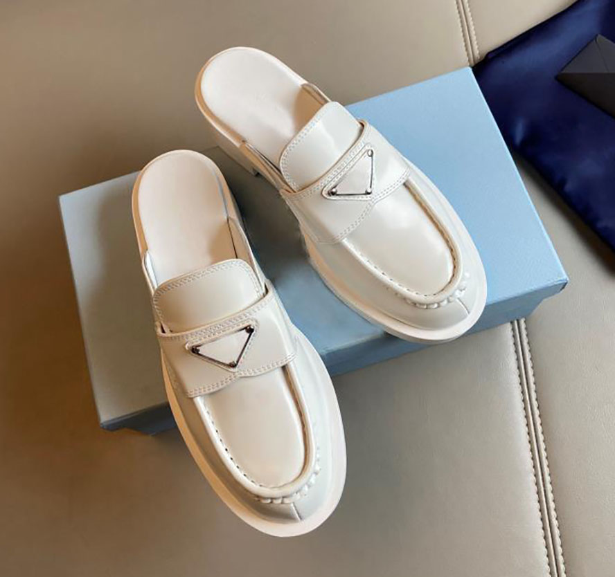 

Famous Brand Brushed Leather Pointed Loafers Lace-up Platform Shoes Women Luxury Designer Sneakers Oversized Silhouette Chunky Lug Sole Enamel Triangle Logo