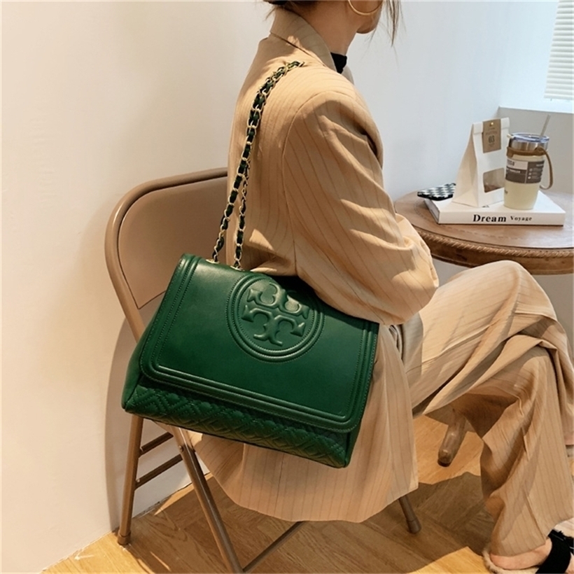 52% de réduction 2022 Nouveaux sacs à main à la mode femelles grandes aisselles en relief diagonales légères Luxury Femmes Luxurys Hand