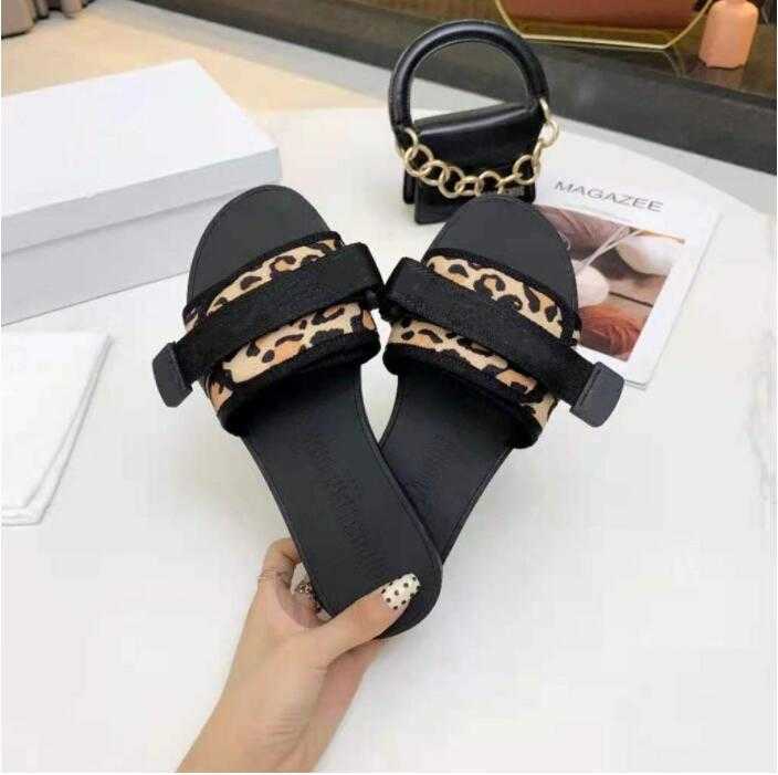 

2021 Paris Women luxurys designers sandals Slippers fashion Summer Girls Beach womens sandal Slides Flip Flops Loafers Sexy Embroidered, 32