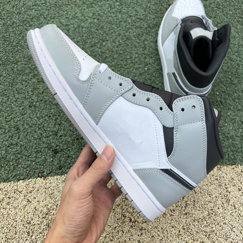 

Jumpman 1 Light Smoke Grey Basketball Shoes for Men Sports Shoe 1s Mens Skate Boots Women Skateboard Boot Womens Sneakers 554724-078, As photo shows