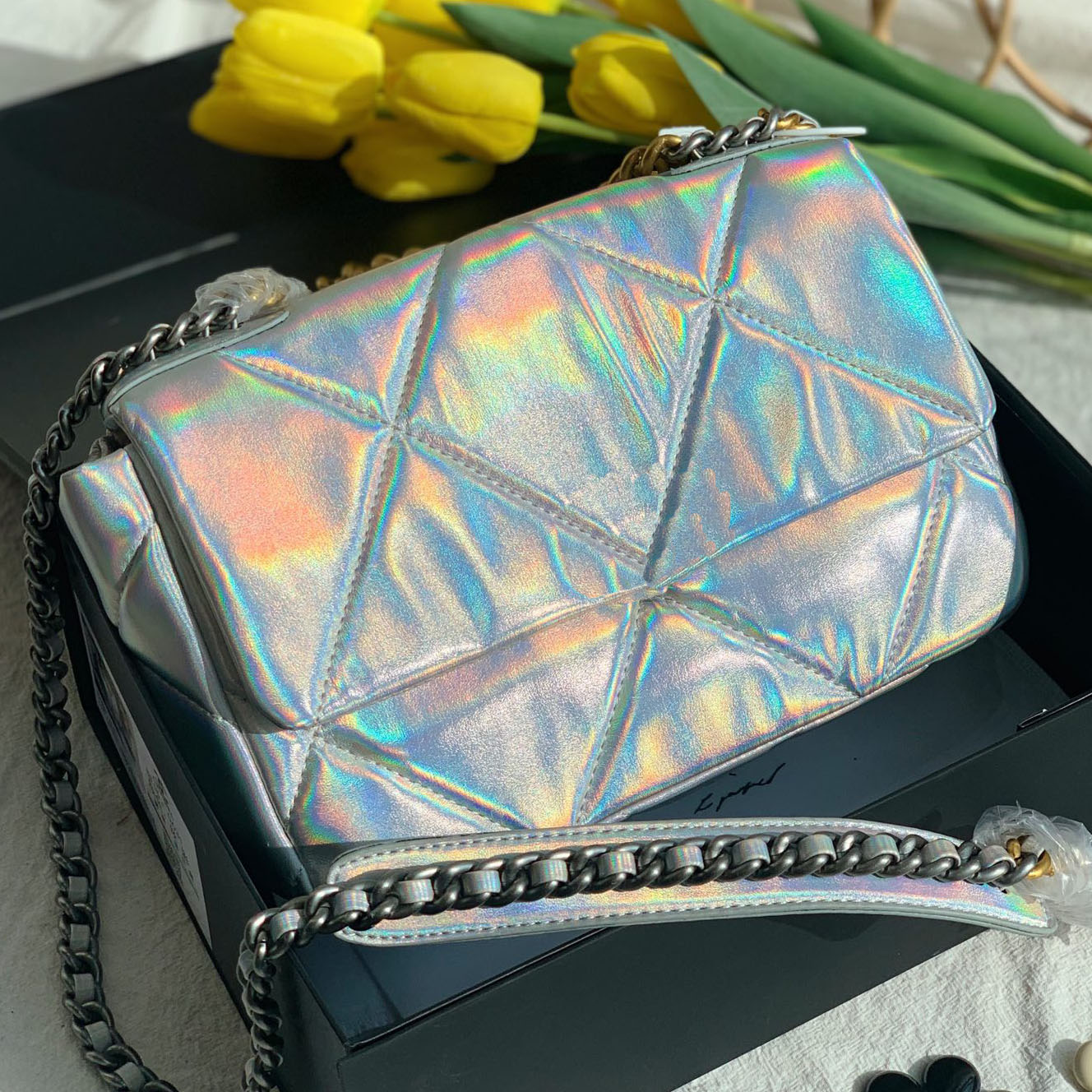 

Colorful 19 Flap Bags Laser Mermaid Princess Princess Classic Quilted Plaid Leather Wear Hardware Chain Shoulder Bag Luxury Designer Ladies Crossbody Handbag 26Cm, Box