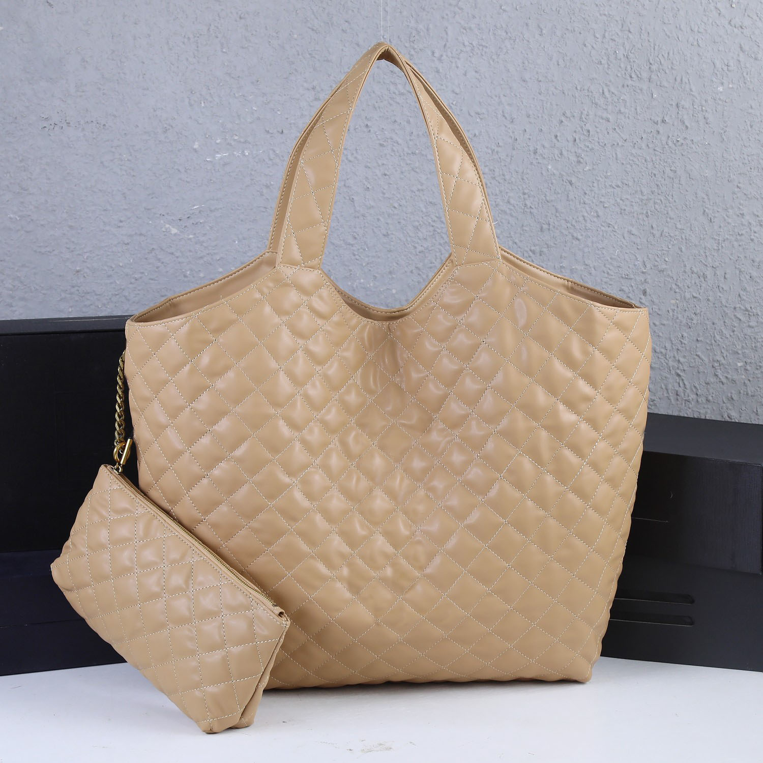 Top Tier Quality Womens lcare Shopping Bags Maxi Soft Lambskin Quilted Purses Totes Zipper Handbag Ladies Genuine Leather Foldable Clutch Beige b