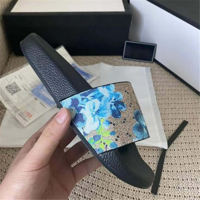 

New Arrival Men Slippers Women Sandals Designer Slides Luxury Top Brand Designer Shoes Flip Flops Loafers Size 35-45, Red