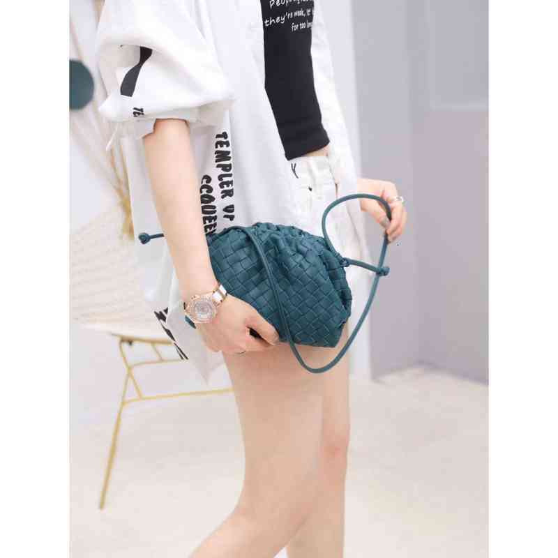 

Venetas's Designer Bottegass's Cloud Handbags Dumpling Woven Soft Hand Armpit Mini Women's Bag Messenger Fold Shoulder Crossbody 6W00