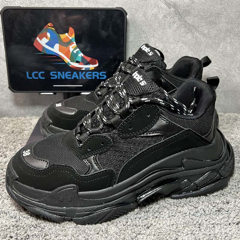 

Triple S Shoes 17FW Casual Sneakers Triples Letter Silvery Black White Blue Pink Cream Green Red Dad Platform Retro Ladies Mens Womens Trainers, Shown