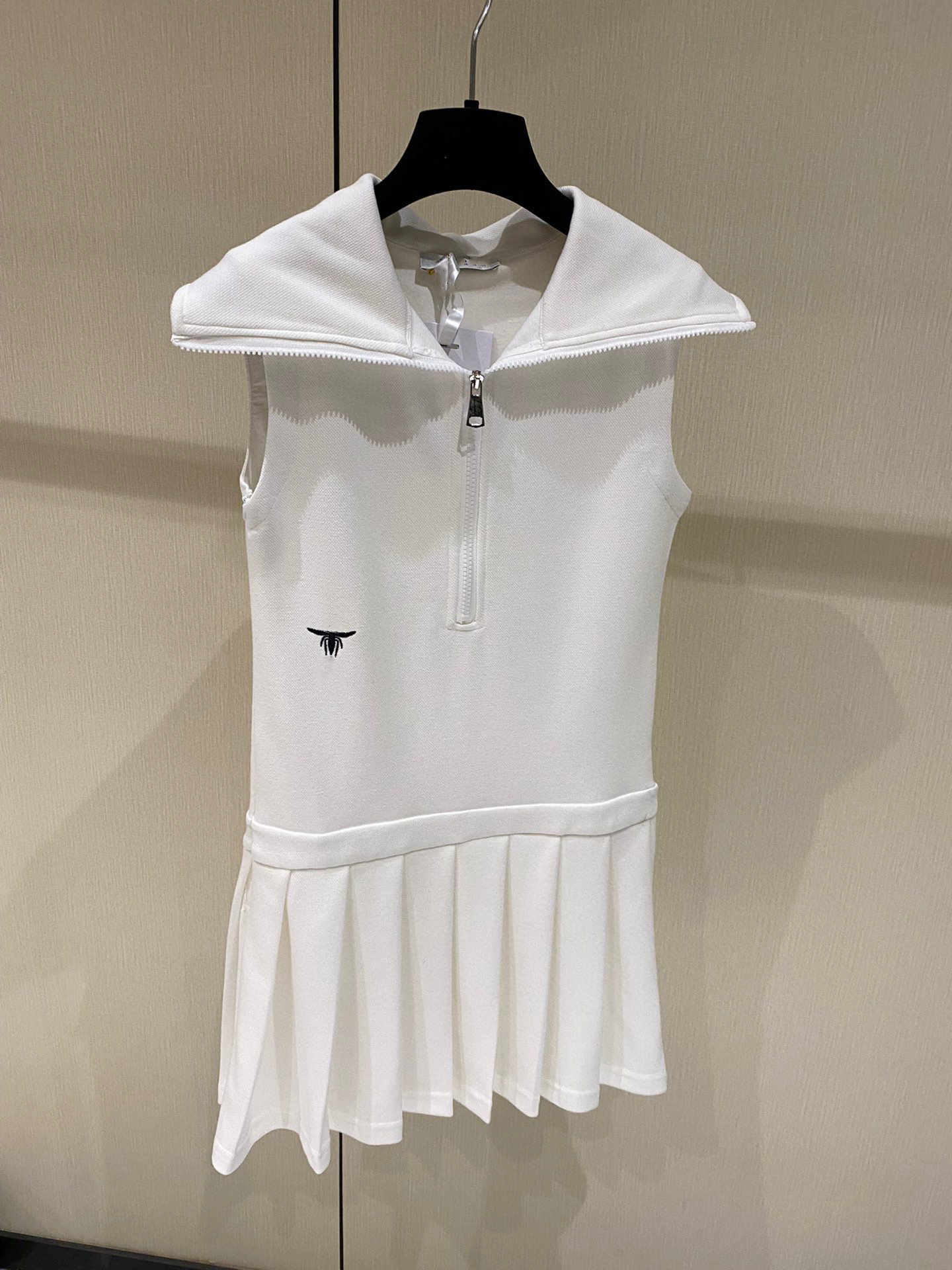 

Women' Dress Summer New Small Bee Embroidery Lapel Half Zipper Sleeveless Sports Tank Top Pleated Skirt, White