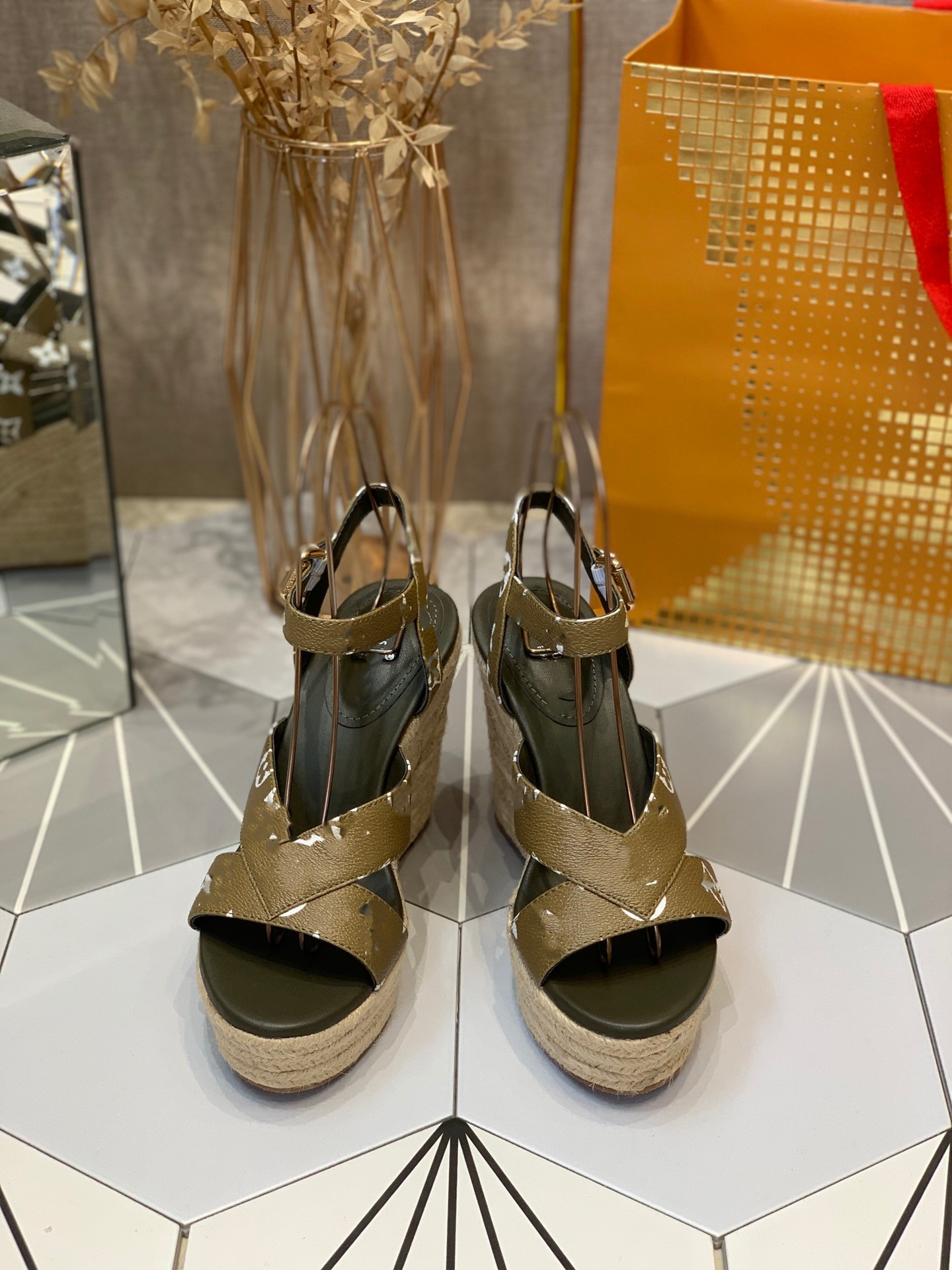 

2022 Luxury Fashion Designer Sandals Flat Slippers with Summer Outdoor Floor Slide Wedge Sandals Lady Letters Cowboy Classic Women Beach Shoes 35-42, Dark brown