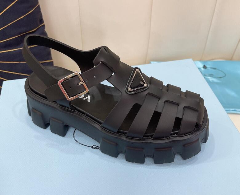 

Fashion Popular roman spring and summer 2022 flat Light sandals Triangular type fashionable and comfortable Thick heels woman beach slippers, Red