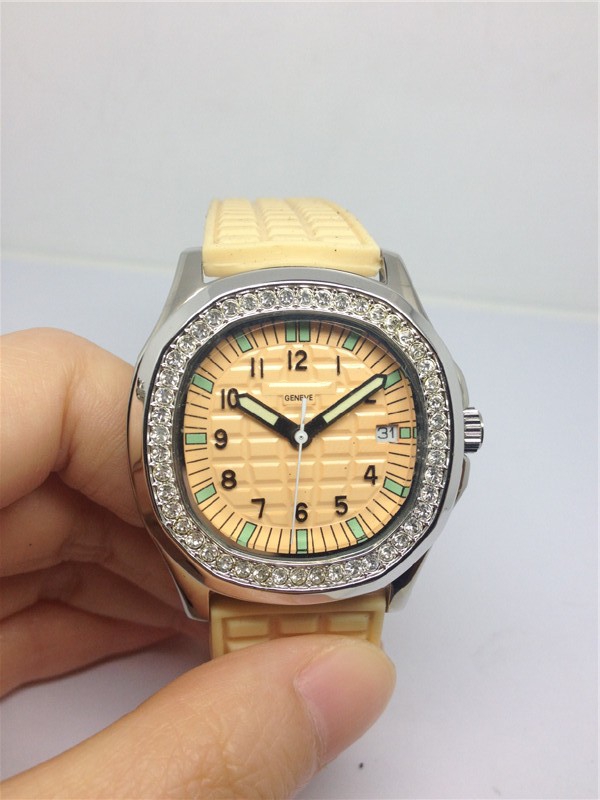 New Fashion Top Nautilus Watch Woman Quartz Watch 5711 Lady Dress Watches Rubber Strap 004