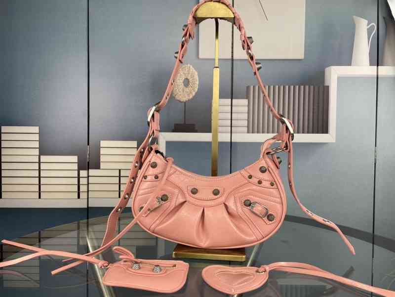 

Handbags 70% Off new locomotive armpit bag three in one month tooth oil wax leather rivet half moon dumpling burst crack purses, White trumpet