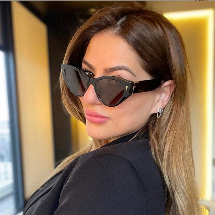 

Designer Sunglasses New Fashion Triangle Cat Eye Sunglass of Family f Same Sunglass Star Fe40037u