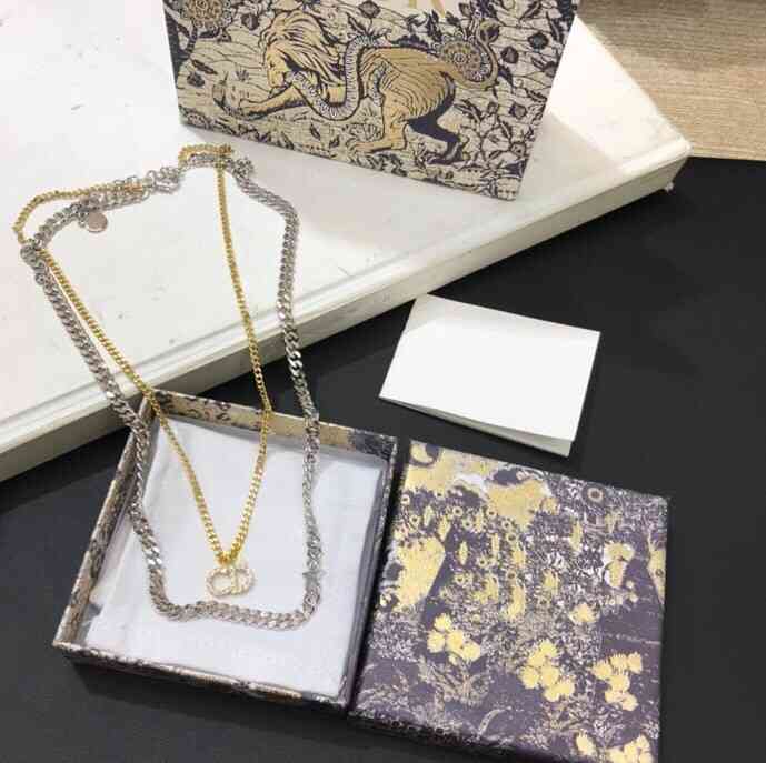 D HOME NOUVELLE LETTRE Double couche deux en cinq chaînes Collier 2022 Collier de mode de mode de luxe Collier polyvalent