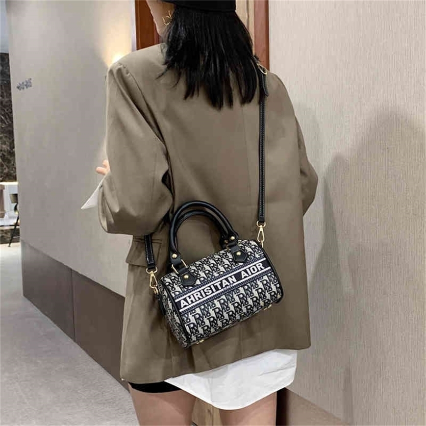 Fashion Trend Version polyvalente Version One Girl Messenger Merchant de haute capacité pour 90% de rabais sur la boutique en gros