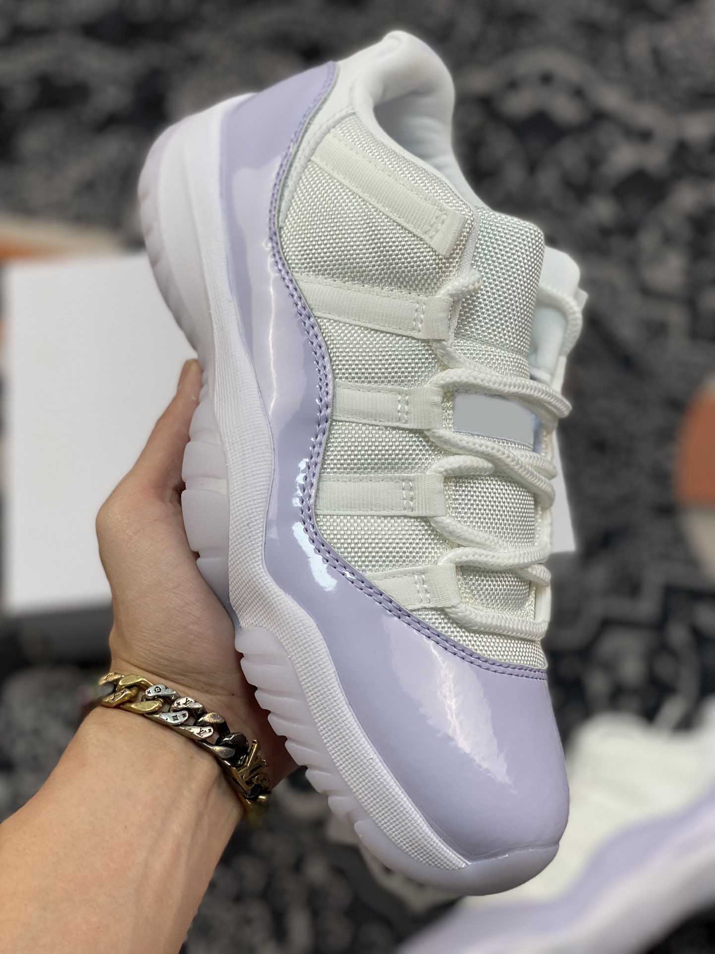 

Authentic 11 Low WMNS Pure Violet Man Basketball Shoes White 11S Real Carbon Fiber Outdoor Retro Men Women Sports Shoes With Box, Customize