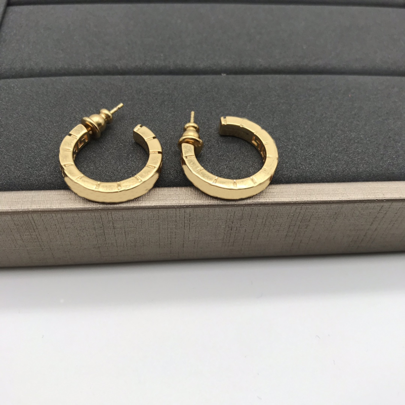 

Women Hoop Earings Designer Jewelry Diamonds Gold Earring Letters Accessories Luxurys Studs V Hoops Bracelet Boucles With Box Nice 22062905R