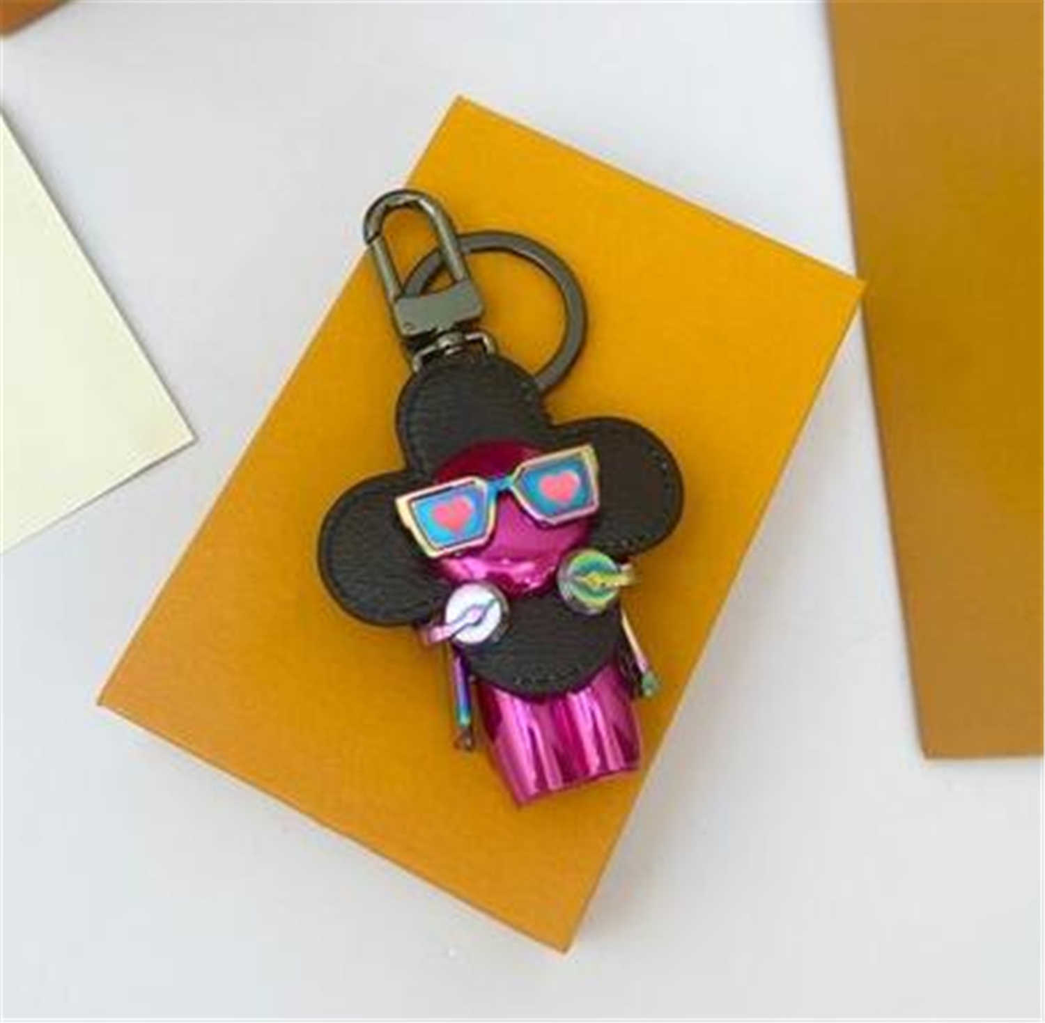 

High Quality Keychain Classic Luxury Designer Sunflower DJ Key Chain Men Car Keyring Women Buckle Keychains Bags Pendant Exquisite Gift With