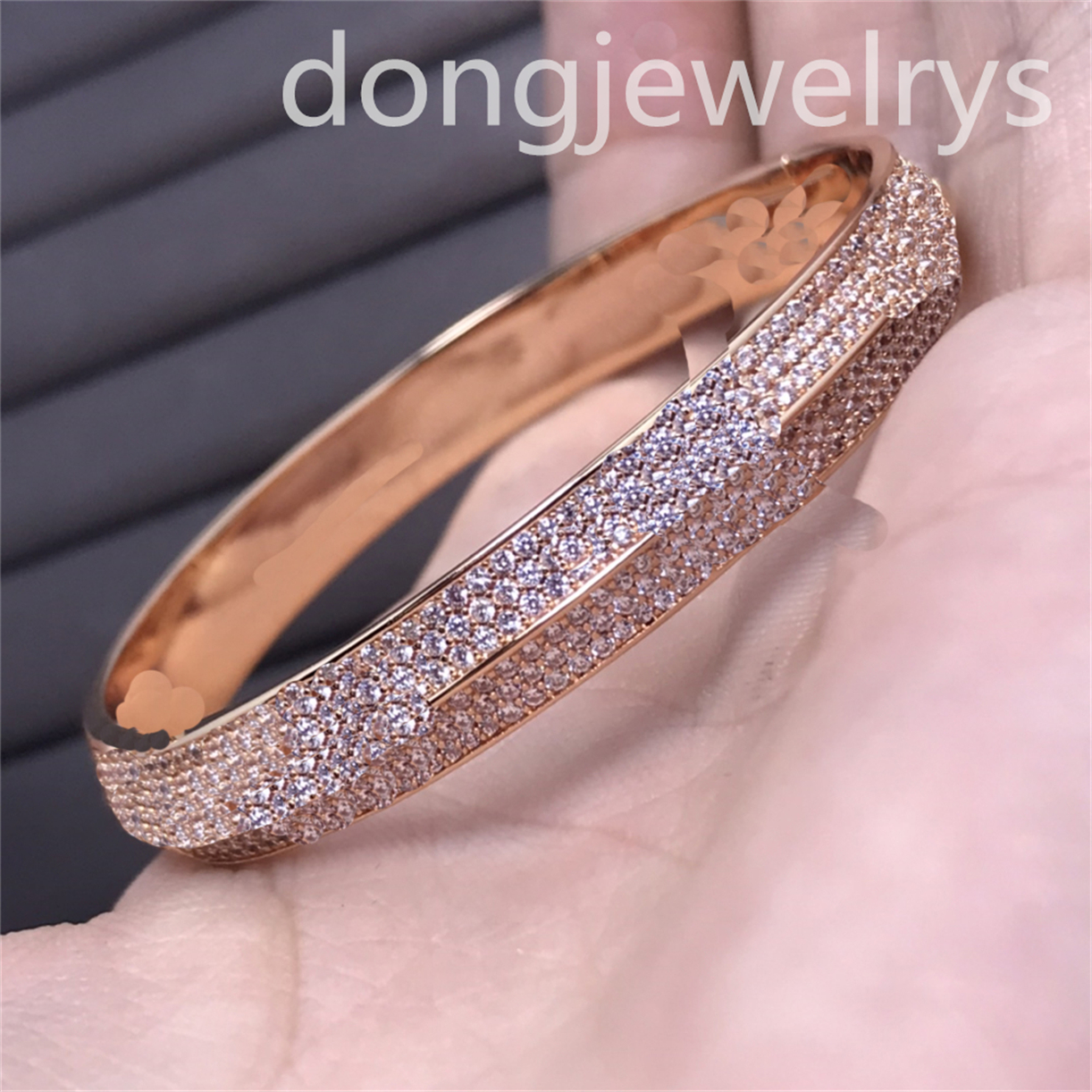 

Classic Designers Titanium Steel Woman Chain Bracelet Dongjewelrys Never Fade Casual Friends Party Cuff Bracelets Holiday Gift Vintage Jewelry