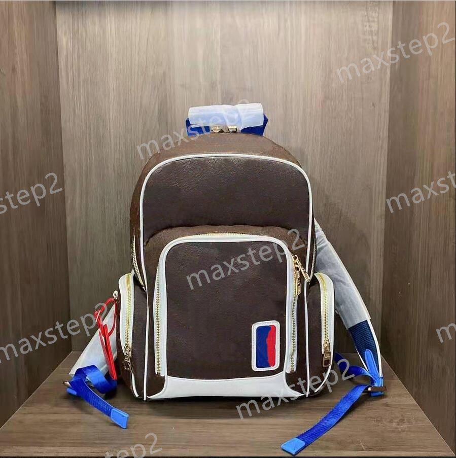 

Designer Monograms Coated Canvas Leather Bag Luxurys Basketball Player Backpack Nylon Mesh Strap Large Capacity Sports Travel Bag