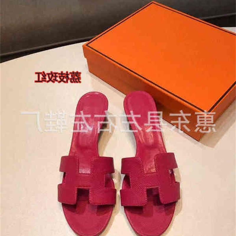 Chaussures de sandale de marque de concepteur de luxe en cuir d'été épais pantoufles à talons moyens pour les femmes mode de haute qualité meille